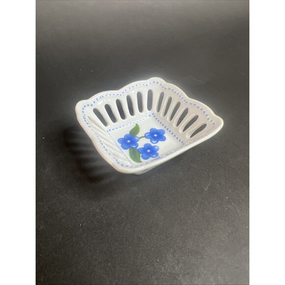 Williamsburg Reticulated Trinket Dish Square Blue Floral Vintage Ceramic Accent - Picture 3 of 5